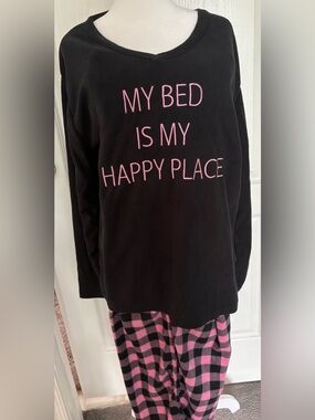 Black Pajamas Xl with Pink 'My Bed Is My Happy Place'